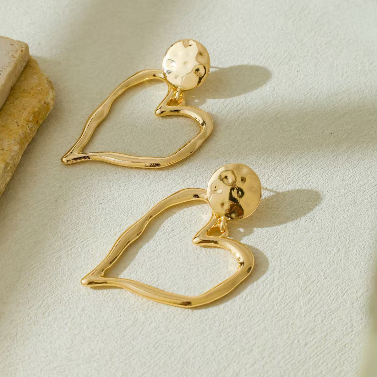 Women Fashion Geometric Heart Circle Drop Earrings Studs, Minimalist High End Daily Versatile Ear Ornaments