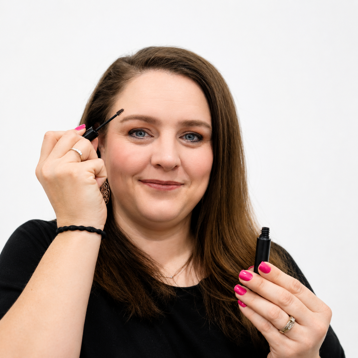 Tint & Tame Brow Gel – Flexible Hold and Buildable Color