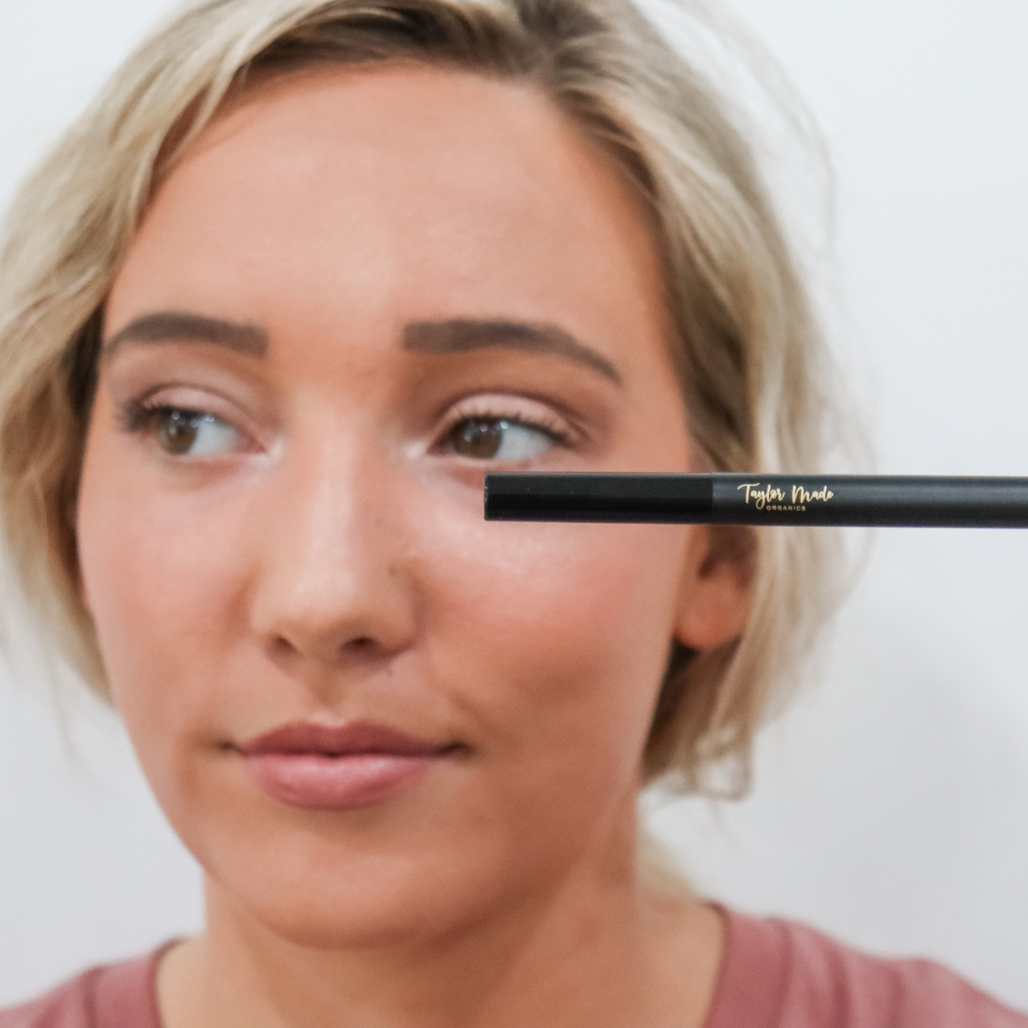 Retractable Brow Pencil Clean, Natural Definition